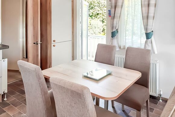 2 Bedroom Silver Caravan Pet Friendly - Llanrhidian Holiday Park, Gower