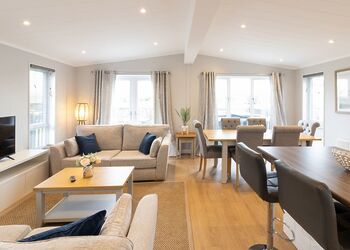 Winslow Gate VIP - Serenity Lakes, Fleet