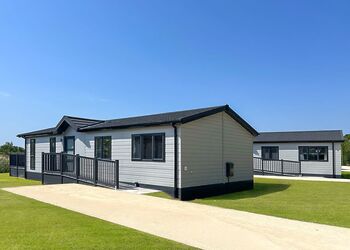Winslow Gate VIP - Serenity Lakes, Fleet