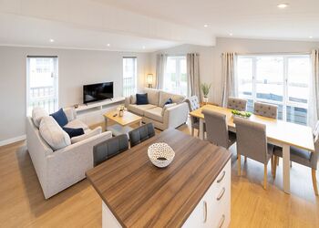 Winslow Gate VIP - Serenity Lakes, Fleet