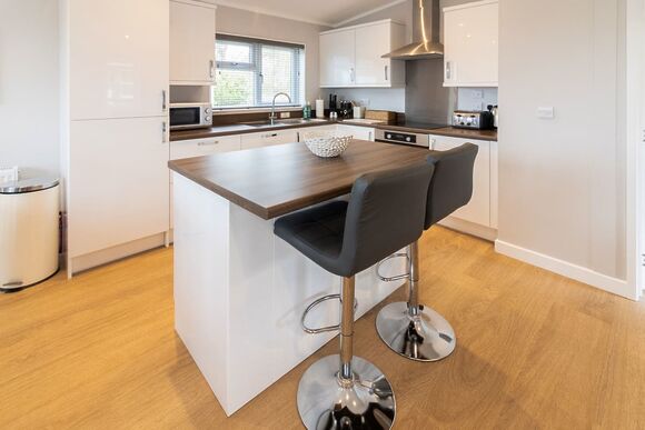 Winslow Gate VIP - Serenity Lakes, Fleet