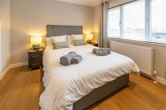 Winslow Gate VIP - Serenity Lakes, Fleet