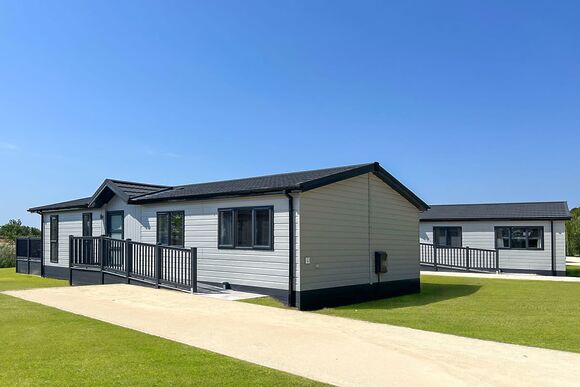 Winslow Gate VIP - Serenity Lakes, Fleet