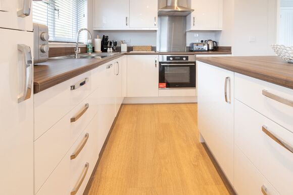Winslow Gate VIP - Serenity Lakes, Fleet