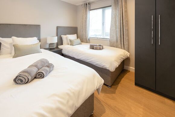Winslow Gate VIP - Serenity Lakes, Fleet
