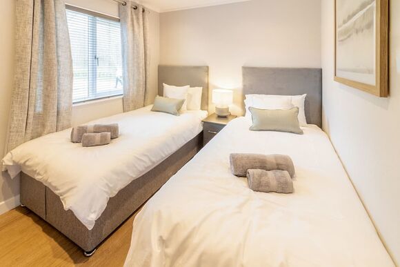 Winslow Gate VIP - Serenity Lakes, Fleet