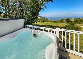 Sea View 2 Bed Hot Tub Holiday Caravan &ndash; Lynton - Lynmouth Holiday Retreat, Lynton