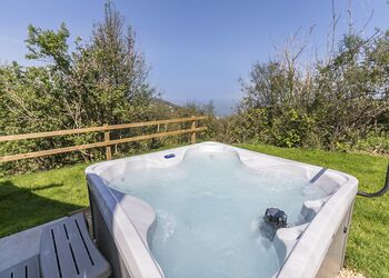 Sea View 2 Bed Hot Tub Safari TentKestrel - Lynmouth Holiday Retreat, Lynton