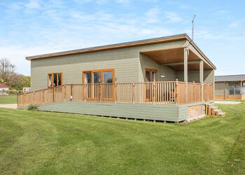Willow Lodge - Lode Hall Lodges, Three Holes, Nr Downham Market