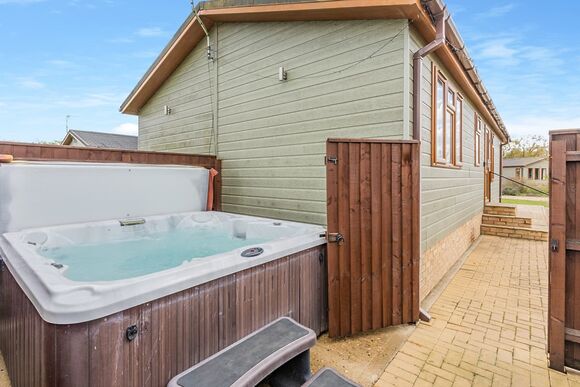 Lavender - Lode Hall Lodges, Three Holes, Nr Downham Market