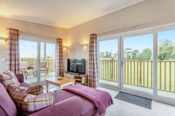 Willow Lodge - Lode Hall Lodges, Three Holes, Nr Downham Market