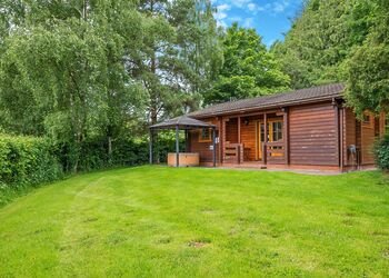 The Lilypad Lodge - Woodside Lodges Country Park, Ledbury