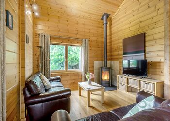 Springpools Retreat - Woodside Lodges Country Park, Ledbury