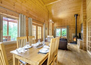 Springpools Retreat - Woodside Lodges Country Park, Ledbury