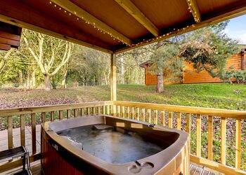 Kites Nest Lodge - Woodside Lodges Country Park, Ledbury