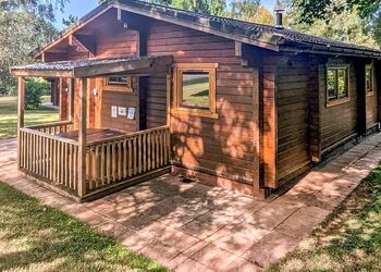 Kites Nest Lodge - Woodside Lodges Country Park, Ledbury