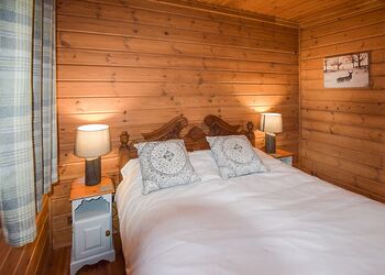 Kites Nest Lodge - Woodside Lodges Country Park, Ledbury