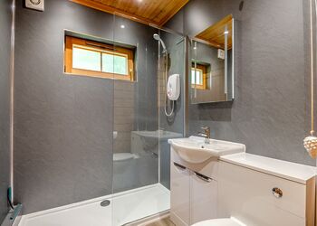 Kites Nest Lodge - Woodside Lodges Country Park, Ledbury