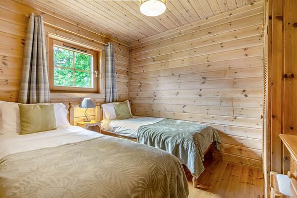 Four Oaks Lodge - Woodside Lodges Country Park, Ledbury