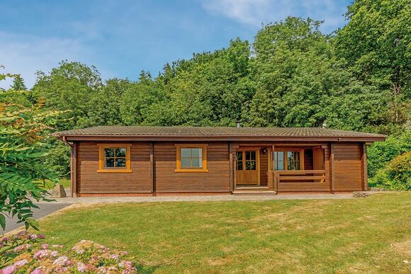 Falcon Wood Lodge - Woodside Lodges Country Park, Ledbury