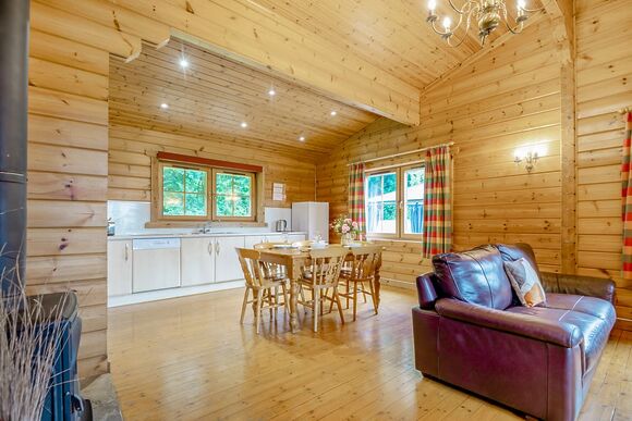 Falcon Wood Lodge - Woodside Lodges Country Park, Ledbury