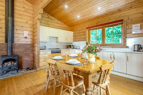 Falcon Wood Lodge - Woodside Lodges Country Park, Ledbury