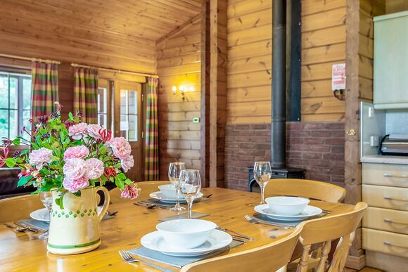 Falcon Wood Lodge - Woodside Lodges Country Park, Ledbury