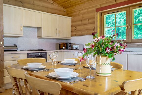 Falcon Wood Lodge - Woodside Lodges Country Park, Ledbury