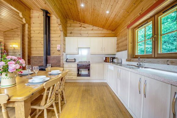 Falcon Wood Lodge - Woodside Lodges Country Park, Ledbury