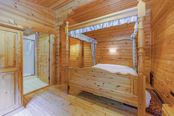 Falcon Wood Lodge - Woodside Lodges Country Park, Ledbury