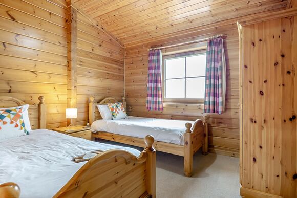 Falcon Wood Lodge - Woodside Lodges Country Park, Ledbury