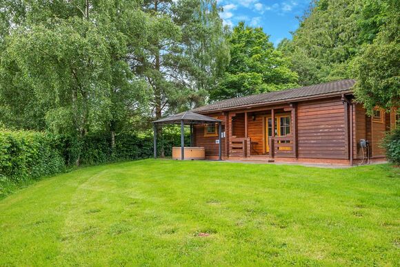 The Lilypad Lodge - Woodside Lodges Country Park, Ledbury