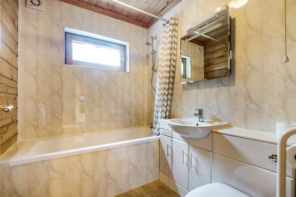 The Waters Edge Lodge - Woodside Lodges Country Park, Ledbury