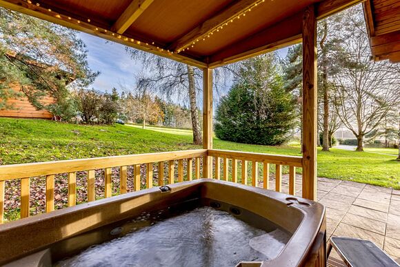 Kites Nest Lodge - Woodside Lodges Country Park, Ledbury