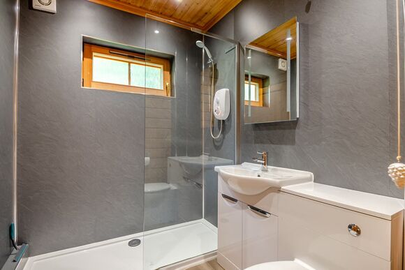 Kites Nest Lodge - Woodside Lodges Country Park, Ledbury