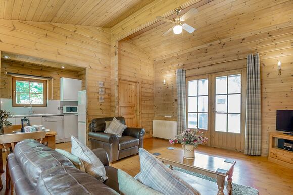 Robins Rest Lodge - Woodside Lodges Country Park, Ledbury