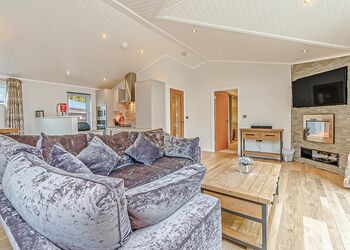  Classic 1 Bed Lodge Hot Tub (Pet) - Loch Lomond Holiday Park, Inveruglas, Argyll