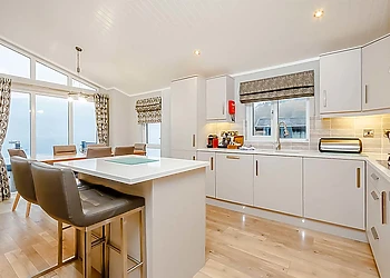 Classic 2 Bed Lodge Hot Tub (Pet) - Loch Lomond Holiday Park, Inveruglas, Argyll