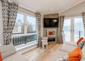 Classic 2 Bed Lodge Hot Tub (Pet) - Loch Lomond Holiday Park, Inveruglas, Argyll