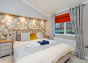 Classic 2 Bed Lodge Hot Tub (Pet) - Loch Lomond Holiday Park, Inveruglas, Argyll