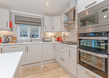 Classic 2 Bed Lodge Hot Tub (Pet) - Loch Lomond Holiday Park, Inveruglas, Argyll