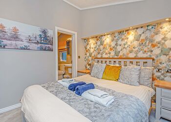 Classic 2 Bed Lodge Hot Tub (Pet) - Loch Lomond Holiday Park, Inveruglas, Argyll