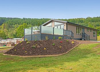 Classic 3 Bed Hot Tub Lodge Pet - Loch Lomond Holiday Park, Inveruglas, Argyll