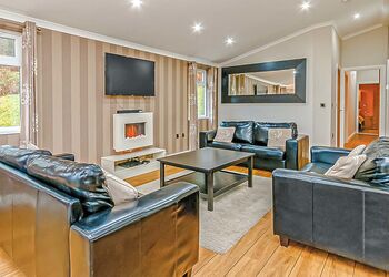 Classic 4 Bed Hot Tub Lodge Pet - Loch Lomond Holiday Park, Inveruglas, Argyll