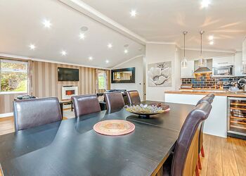 Classic 4 Bed Hot Tub Lodge Pet - Loch Lomond Holiday Park, Inveruglas, Argyll