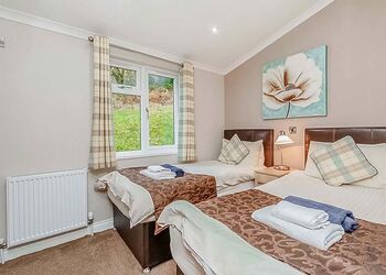 Classic 4 Bed Hot Tub Lodge Pet - Loch Lomond Holiday Park, Inveruglas, Argyll