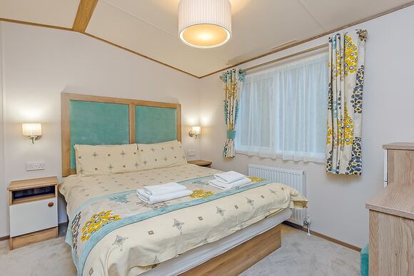 Gold Caravan 2 (Pet) - Loch Lomond Holiday Park, Inveruglas, Argyll