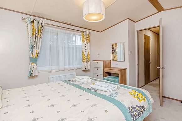 Gold Caravan 2 (Pet) - Loch Lomond Holiday Park, Inveruglas, Argyll