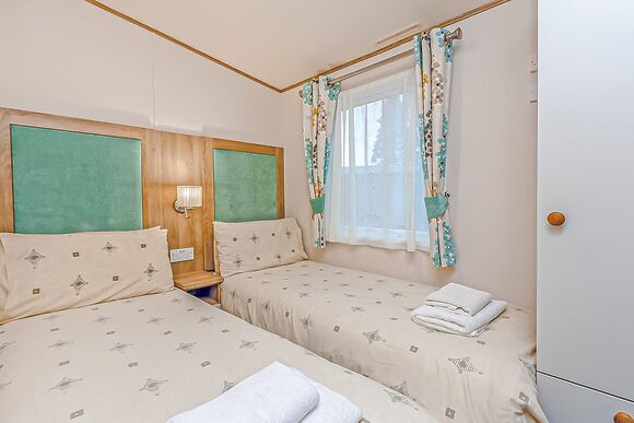 Gold Caravan 2 (Pet) - Loch Lomond Holiday Park, Inveruglas, Argyll