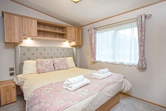 Platinum 3 Bed Caravan (Pet) - Loch Lomond Holiday Park, Inveruglas, Argyll